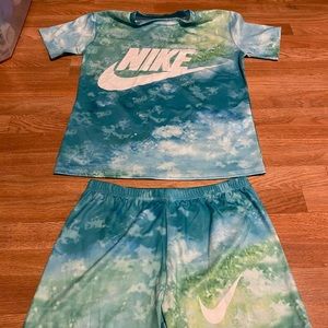 Nike top and bottoms